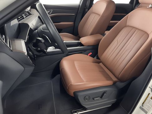 Used 2021 Audi e-tron Premium Plus w/ Premium Plus Package image 5