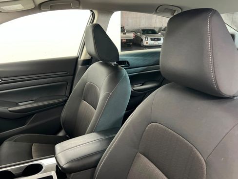 Used 2024 Nissan Altima 2.5 SV image 17