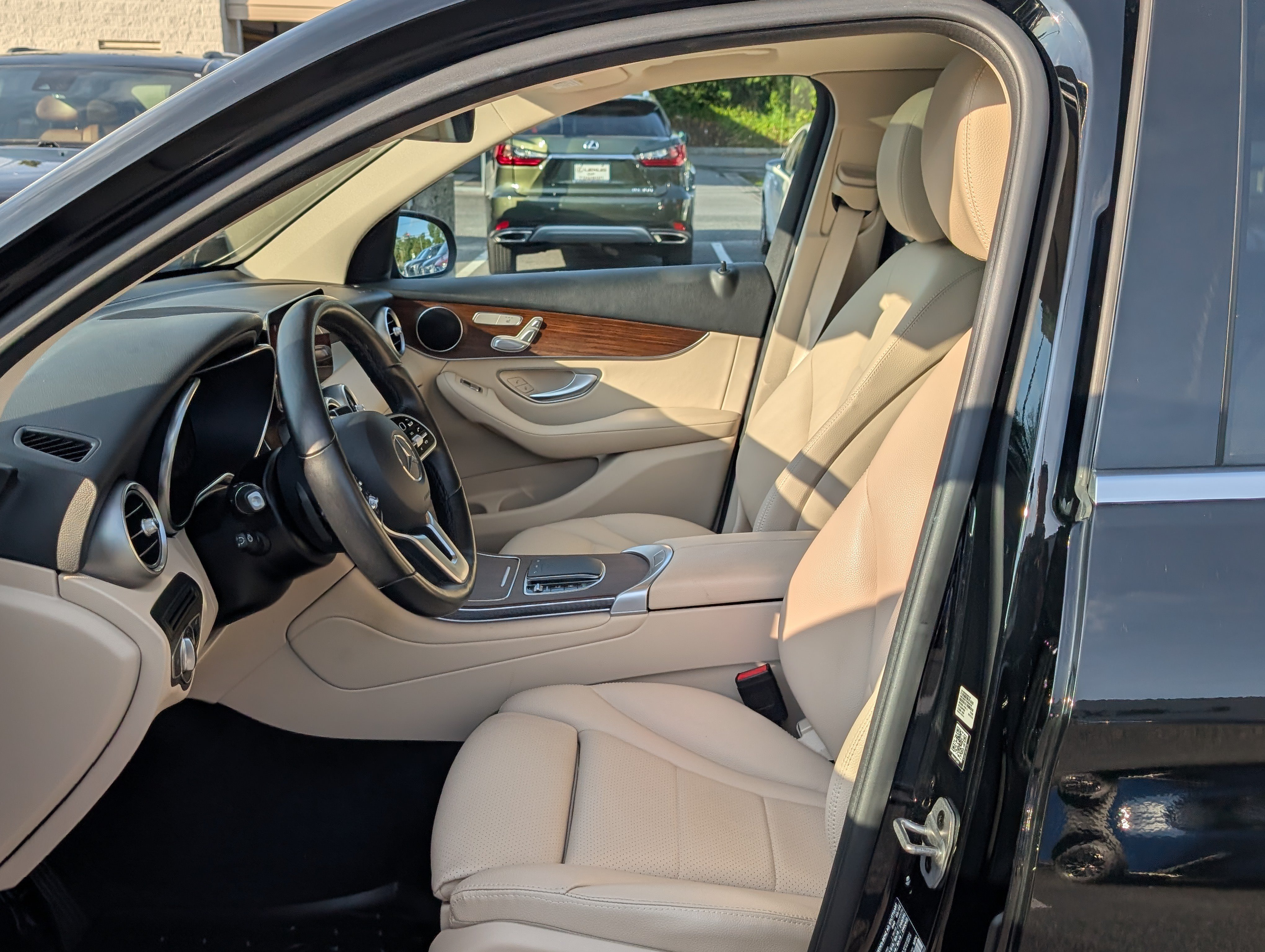 Used 2022 Mercedes-Benz GLC 300 4MATIC image 16