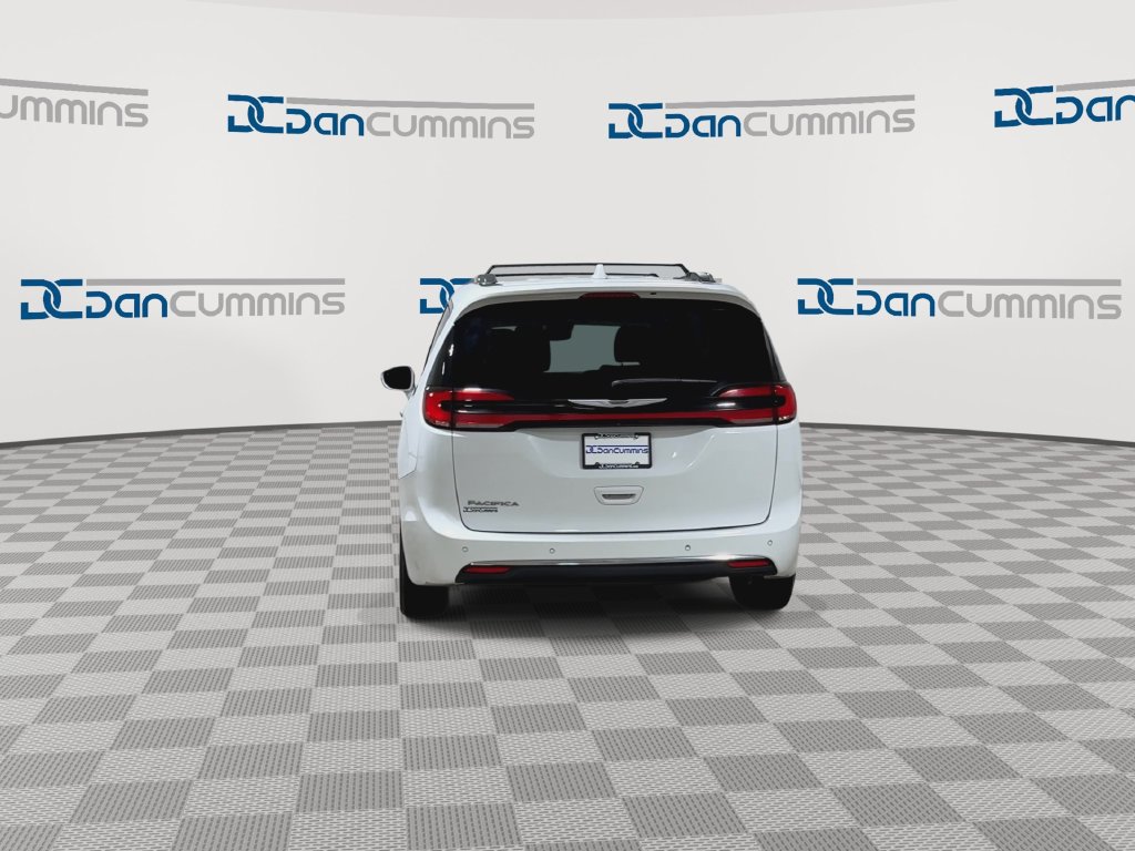 Used 2021 Chrysler Pacifica Touring-L FWD image 7