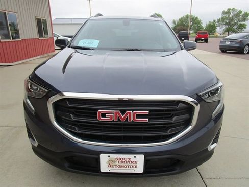 Used 2019 GMC Terrain SLE w/ Driver Convenience Package AWD/4WD image 4