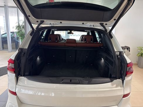 Used 2022 BMW X5 xDrive40i w/ M Sport Package image 11