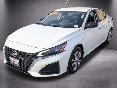 Used 2024 Nissan Altima 2.5 S image 9