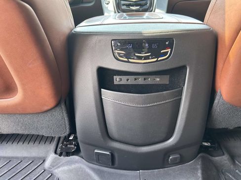 Used 2020 Cadillac Escalade ESV Premium Luxury AWD/4WD image 15