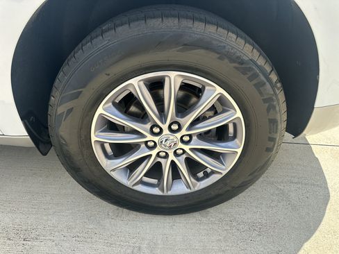Used 2023 Buick Enclave Essence FWD image 7