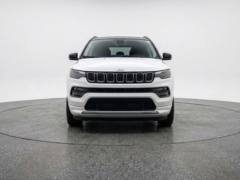 Used 2025 Jeep Compass Limited AWD/4WD image 2