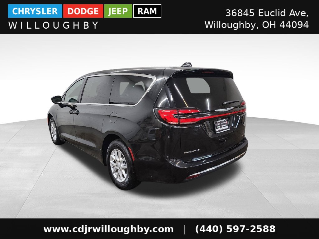 Used 2026 Chrysler Pacifica Select FWD image 7