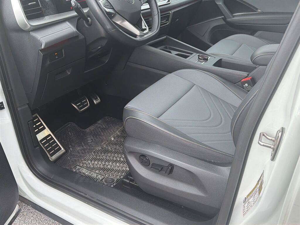 Used 2026 Volkswagen Tiguan SE R-Line AWD/4WD image 12