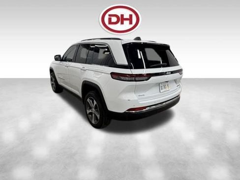 Used 2024 Jeep Grand Cherokee Limited AWD/4WD image 10
