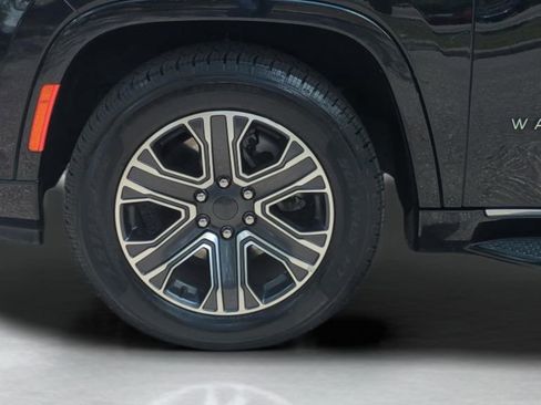 Used 2024 Jeep Wagoneer Series II RWD image 24