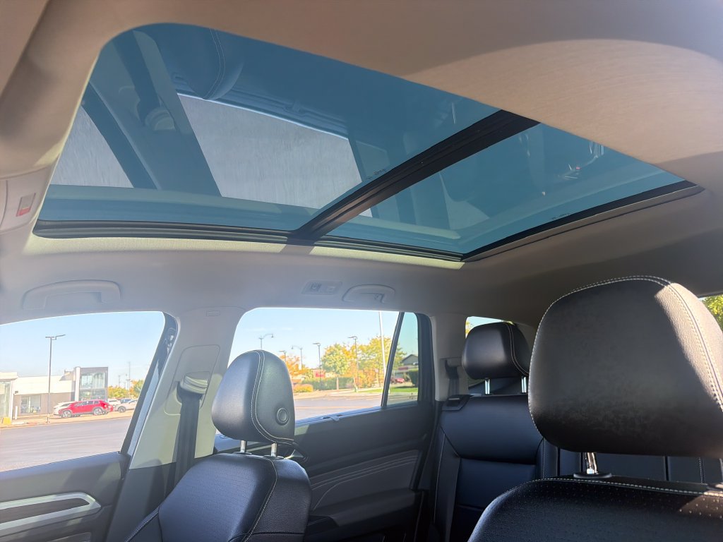 Certified 2023 Volkswagen Atlas SE w/ Panoramic Sunroof Package AWD/4WD image 19