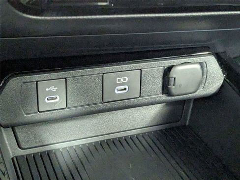 Used 2025 Toyota Prius Plug-In Hybrid FWD image 22
