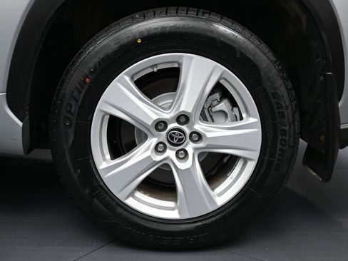 Used 2021 Toyota Highlander L image 12