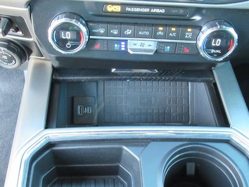 Used 2022 Ford F350 Platinum w/ FX4 Off-Road Package image 23