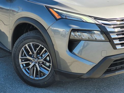 Used 2024 Nissan Rogue S AWD/4WD image 4