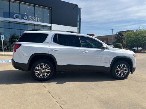 Used 2023 GMC Acadia SLT image 16