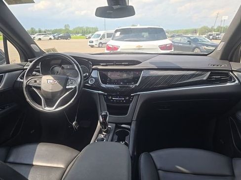 Used 2023 Cadillac XT6 Premium Luxury AWD/4WD image 4