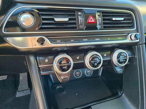 Used 2023 Genesis G70 2.0T image 43