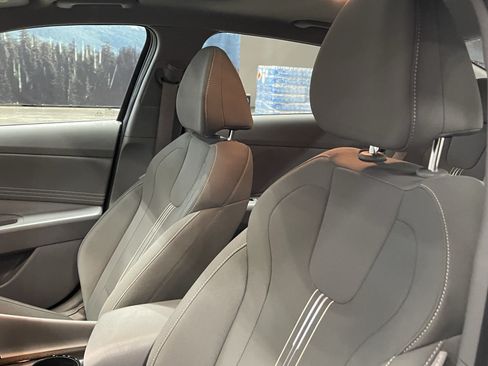 Used 2025 Hyundai Elantra SEL FWD image 19