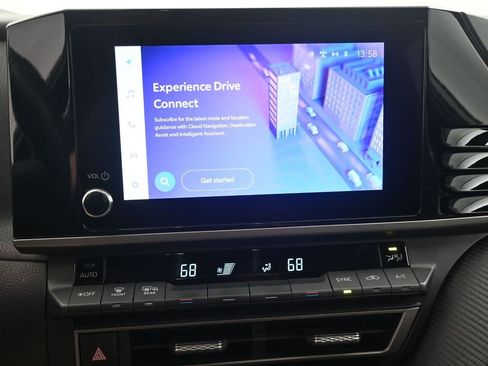 Used 2025 Toyota Camry SE image 15