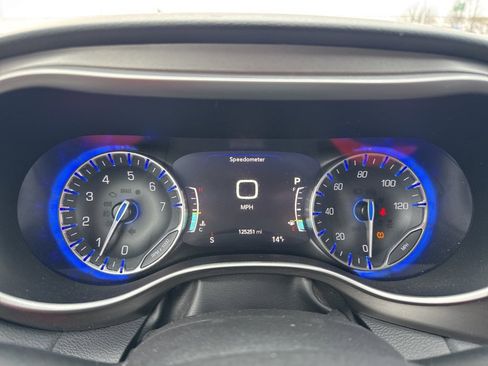 Used 2020 Chrysler Pacifica Touring-L Plus image 16