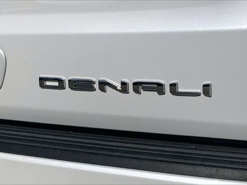 Used 2023 GMC Yukon Denali image 9