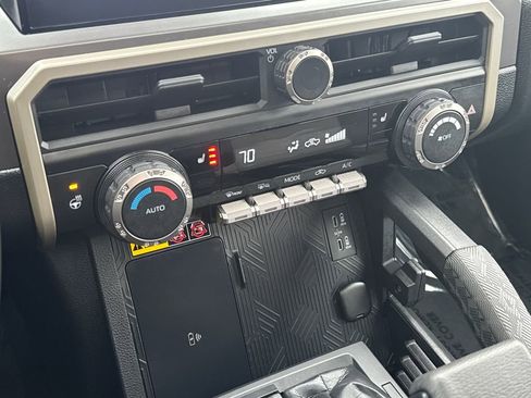 Used 2025 Toyota Tacoma TRD Off-Road image 22