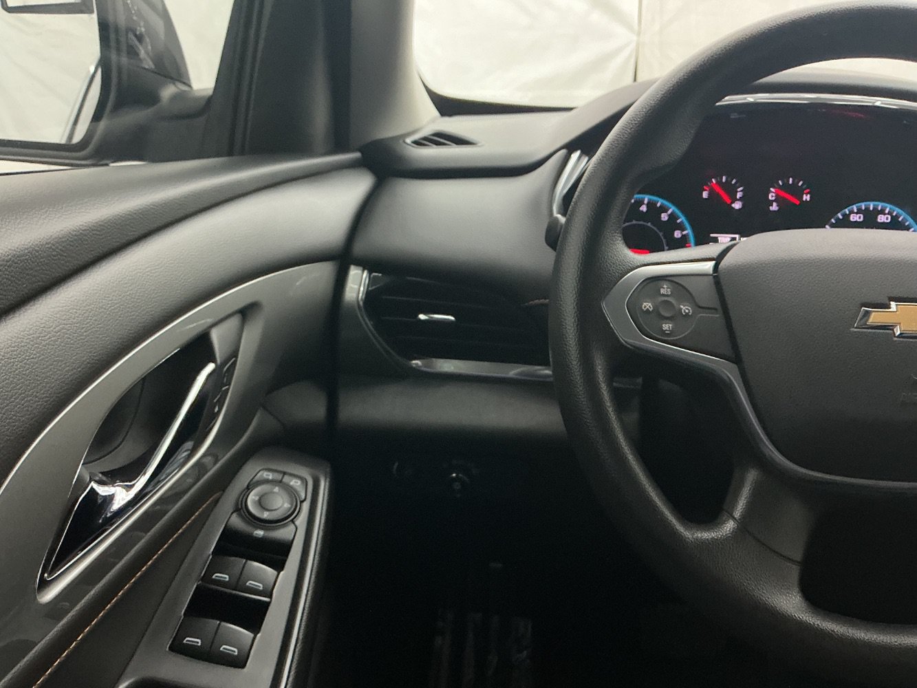 Used 2021 Chevrolet Traverse LS AWD/4WD image 31