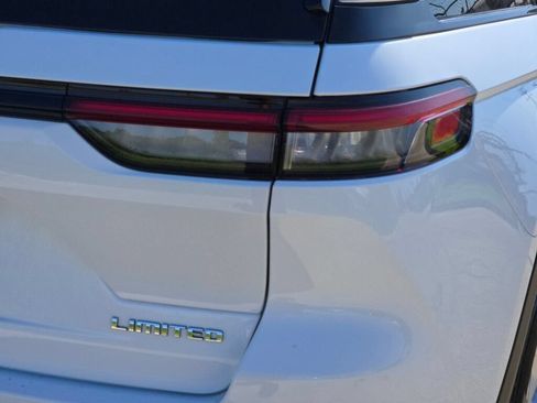 Certified 2023 Jeep Grand Cherokee Limited AWD/4WD image 15