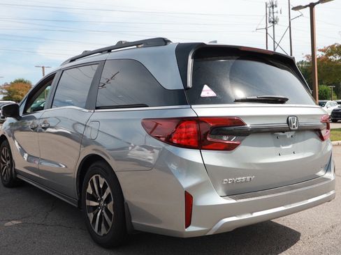 Used 2026 Honda Odyssey EX-L image 3