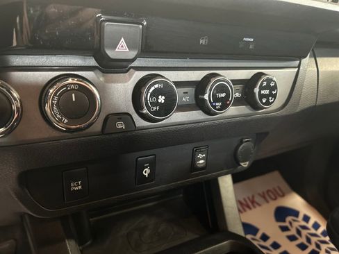 Used 2017 Toyota Tacoma TRD Sport w/ Tow Package (A/T) image 29