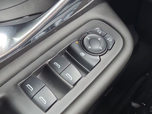 Used 2024 GMC Terrain SLT w/ Infotainment Package II image 15