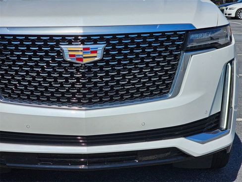 Used 2022 Cadillac Escalade Premium Luxury image 9