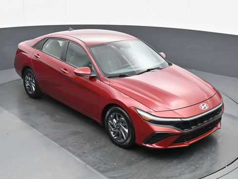 Used 2024 Hyundai Elantra SEL FWD image 24