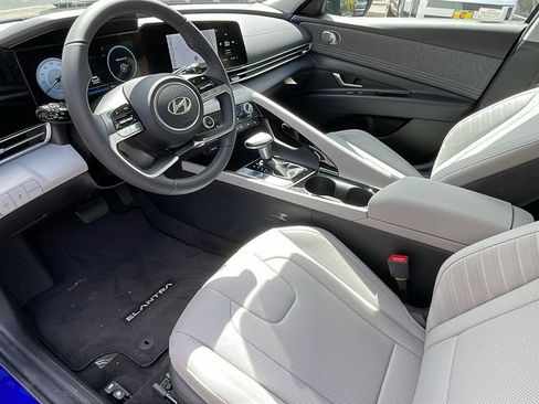 New 2025 Hyundai Elantra Limited image 14