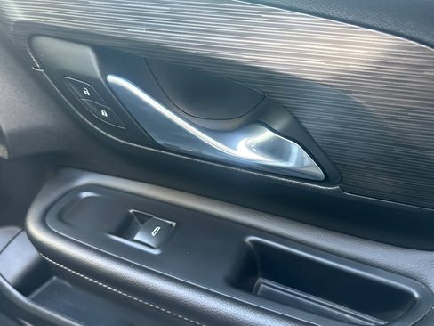 Used 2024 GMC Terrain SLE w/ Elevation Edition image 22