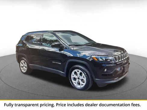 Used 2025 Jeep Compass Latitude AWD/4WD image 1