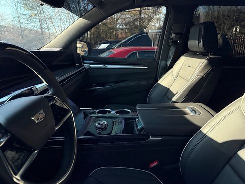 Certified 2025 Cadillac Escalade ESV Sport w/ Touring Package image 4