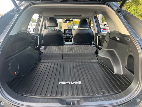 Used 2021 Toyota RAV4 XLE Premium image 6