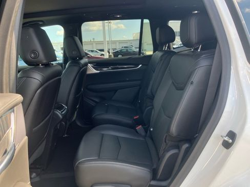 Used 2020 Cadillac XT6 Premium Luxury FWD image 34