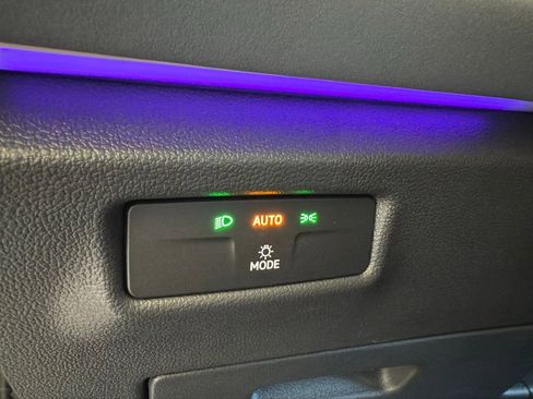 New 2026 Volkswagen Tiguan SE image 12