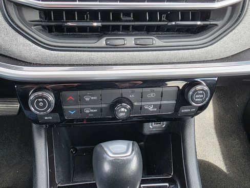 Used 2024 Jeep Compass Latitude AWD/4WD image 28