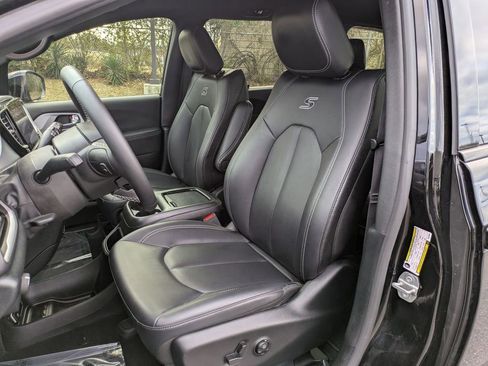 Used 2024 Chrysler Pacifica Touring-L w/ S Appearance Package image 12