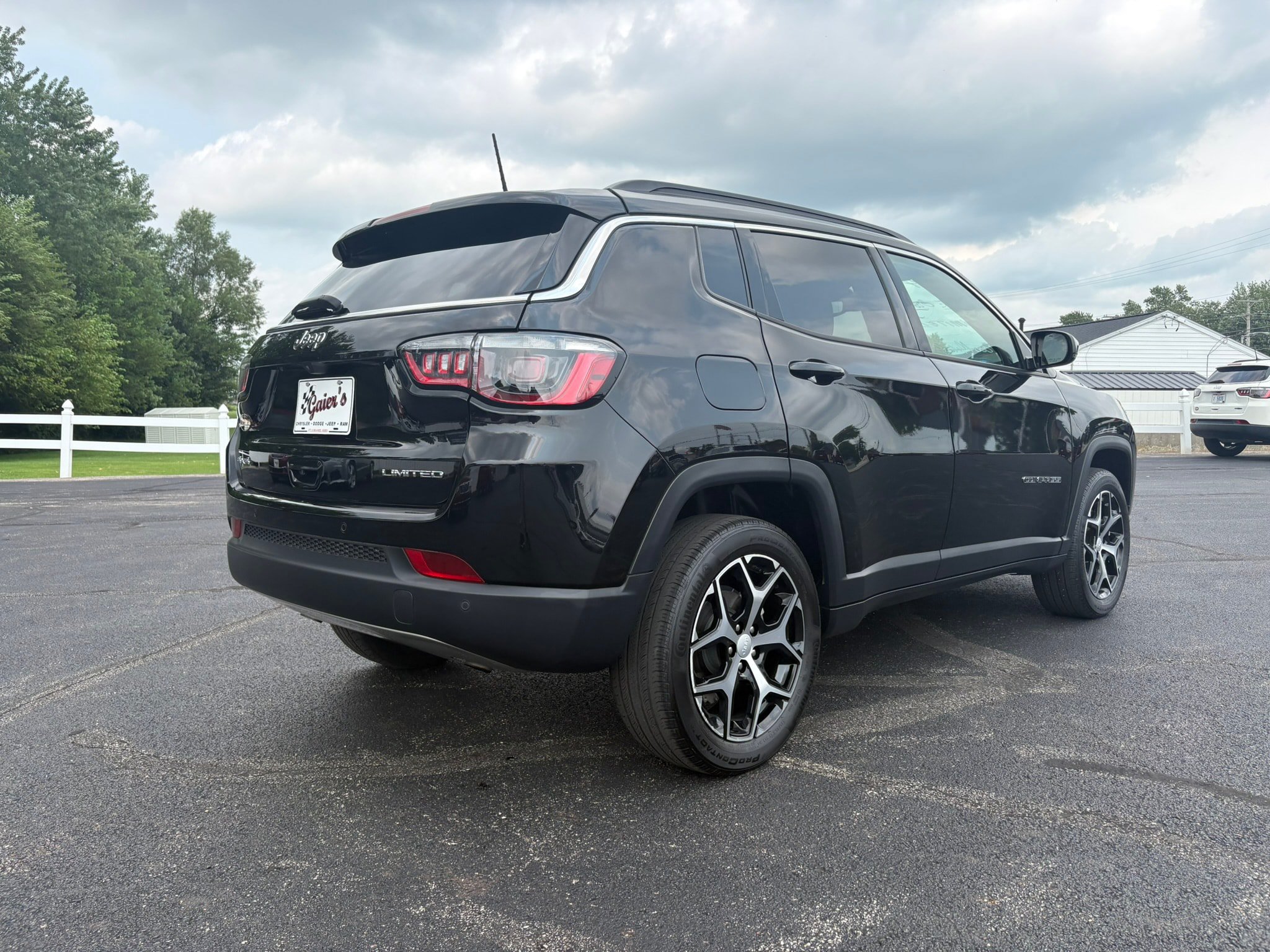 Used 2024 Jeep Compass Limited AWD/4WD image 3
