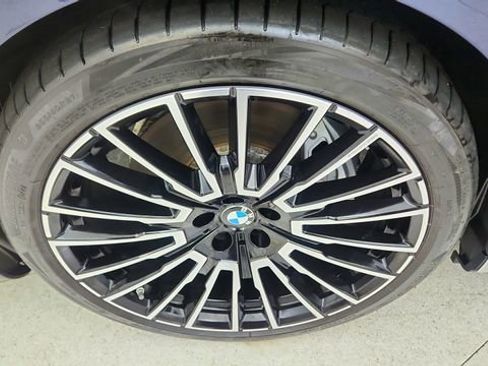 Used 2025 BMW i7 eDrive50 w/ Executive Package image 57