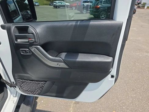 Used 2018 Jeep Wrangler Unlimited Sport S AWD/4WD image 40