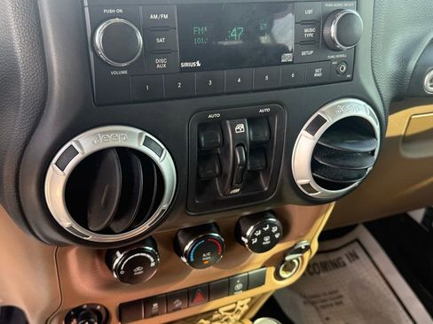 Certified 2016 Jeep Wrangler Unlimited Rubicon w/ Connectivity Group image 15