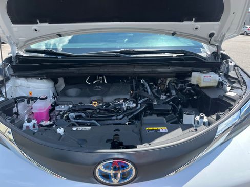 Used 2025 Toyota Sienna XLE FWD image 19