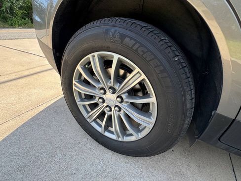 Used 2017 Cadillac XT5 Luxury w/ Driver Awareness Package FWD image 37