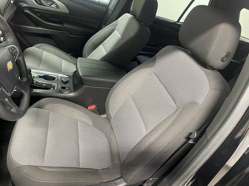 Used 2023 Chevrolet Traverse LT image 12